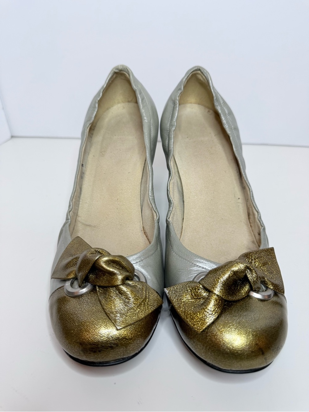 Stuart Weitzman Metallic Leather Gold Bow Pumps Gold Silver 8.5